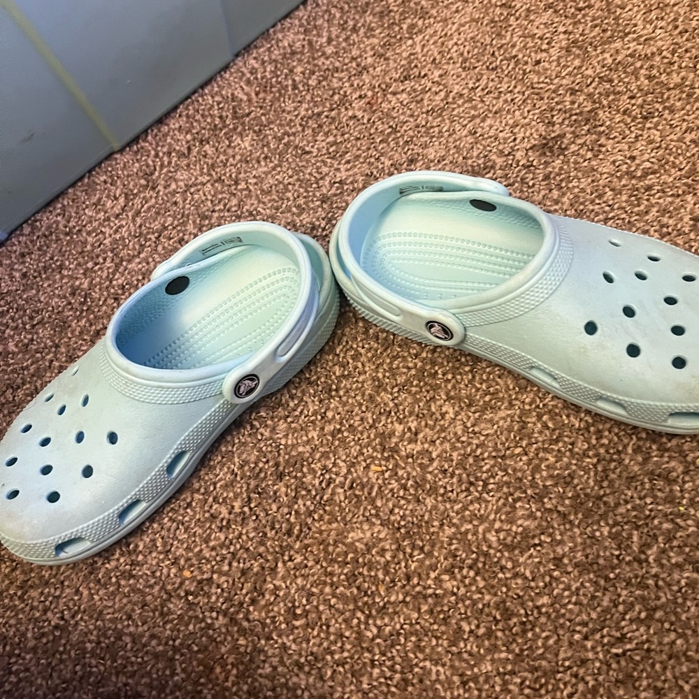 Crocs size 6 womens